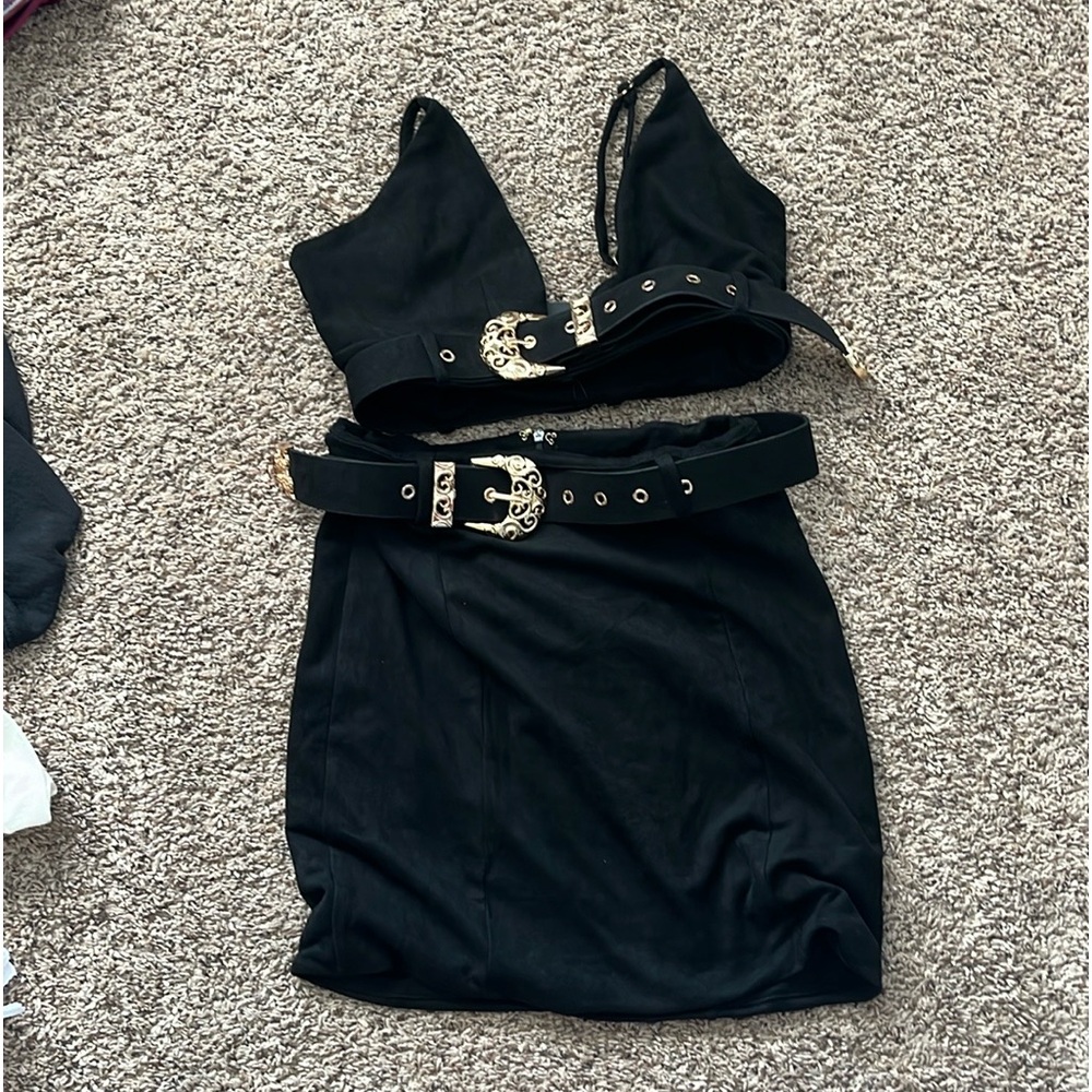 set from babyboo fashion. It has never been worn size medium will fit a small.